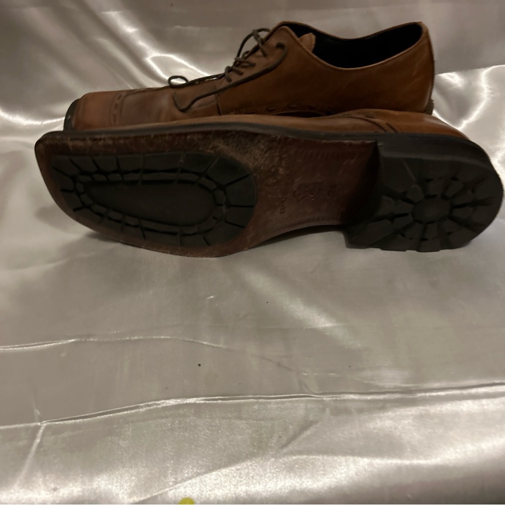 Shoes - Picture 6 of 8